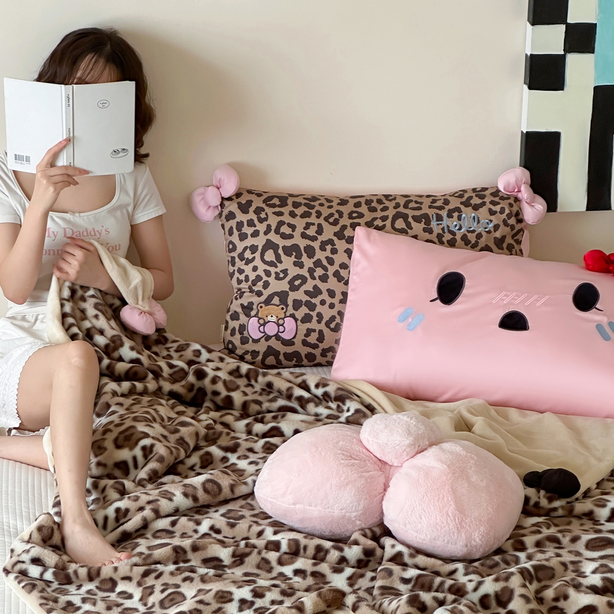 91家纺网 家纺一手货源 找家纺 桔子家纺 2025新款兔兔绒牛奶绒豹纹系列卡通绣花毯子 兔兔棕bao毯子