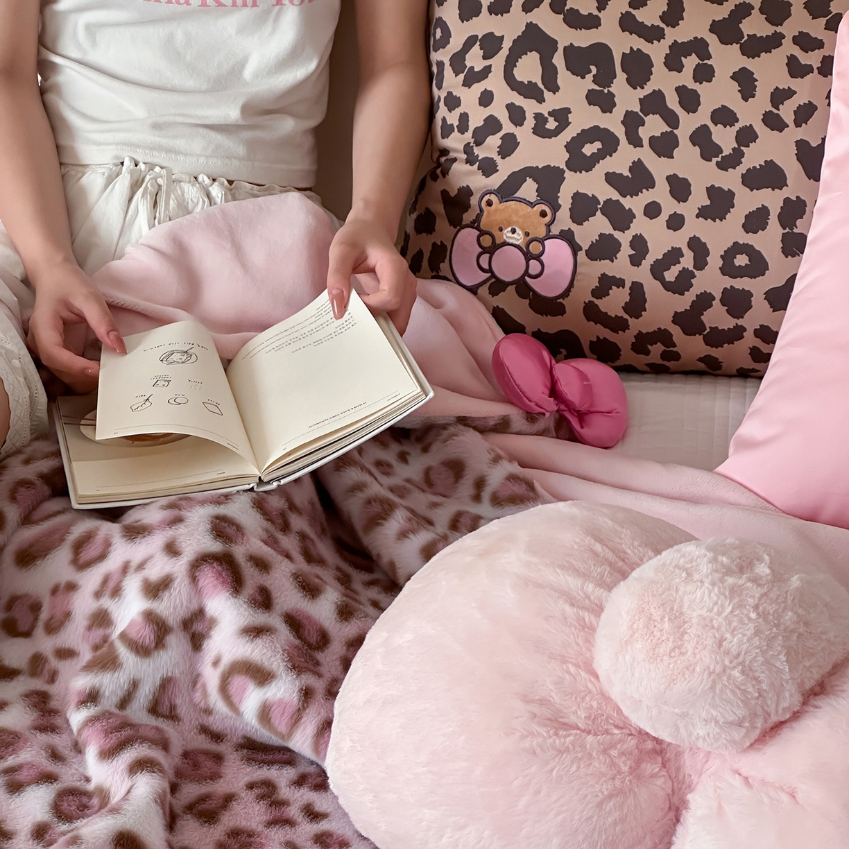 91家纺网 家纺一手货源 找家纺 （总）桔子家纺 2025新款兔兔绒牛奶绒豹纹系列卡通绣花毯子