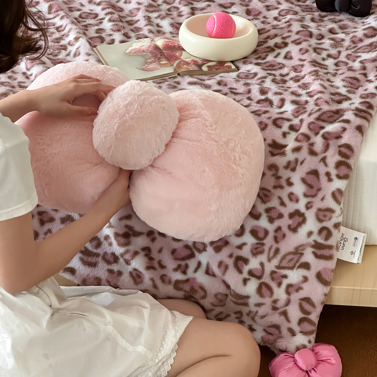 91家纺网 家纺一手货源 找家纺 （总）桔子家纺 2025新款兔兔绒牛奶绒豹纹系列卡通绣花毯子