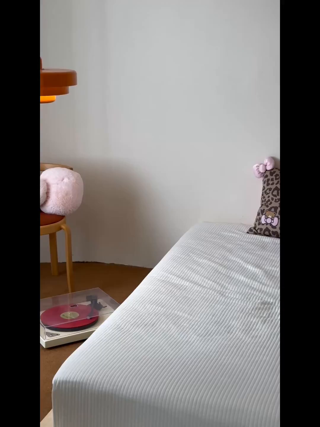 91家纺网 家纺一手货源 找家纺 桔子家纺 2025新款兔兔绒牛奶绒豹纹系列卡通绣花毯子 兔兔棕bao毯子