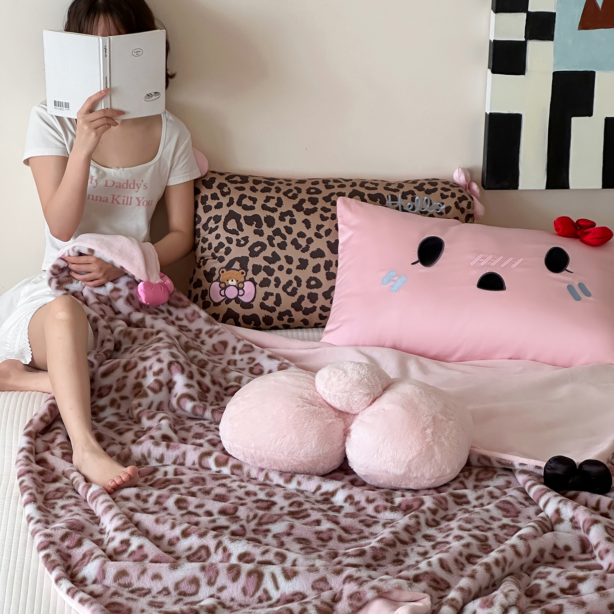 91家纺网 家纺一手货源 找家纺 桔子家纺 2025新款兔兔绒牛奶绒豹纹系列卡通绣花毯子 兔兔粉bao毯子