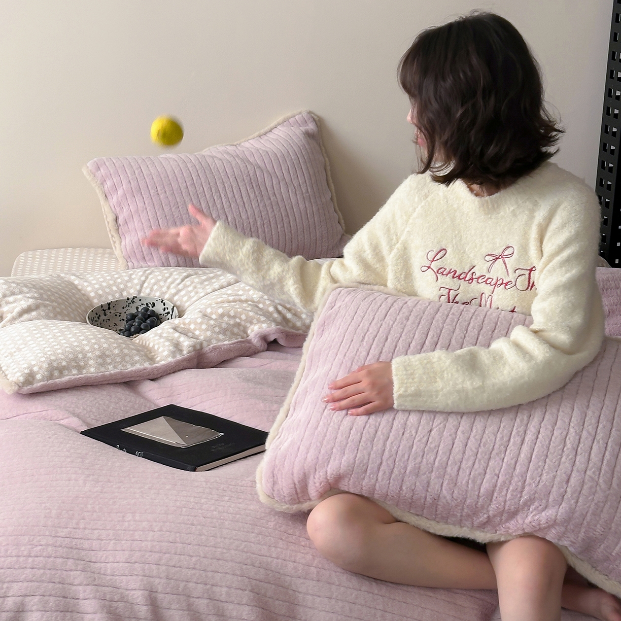 91家纺网 家纺一手货源 找家纺 桔子家纺 2025新款兔兔绒牛奶绒雕花系列四件套 紫薯