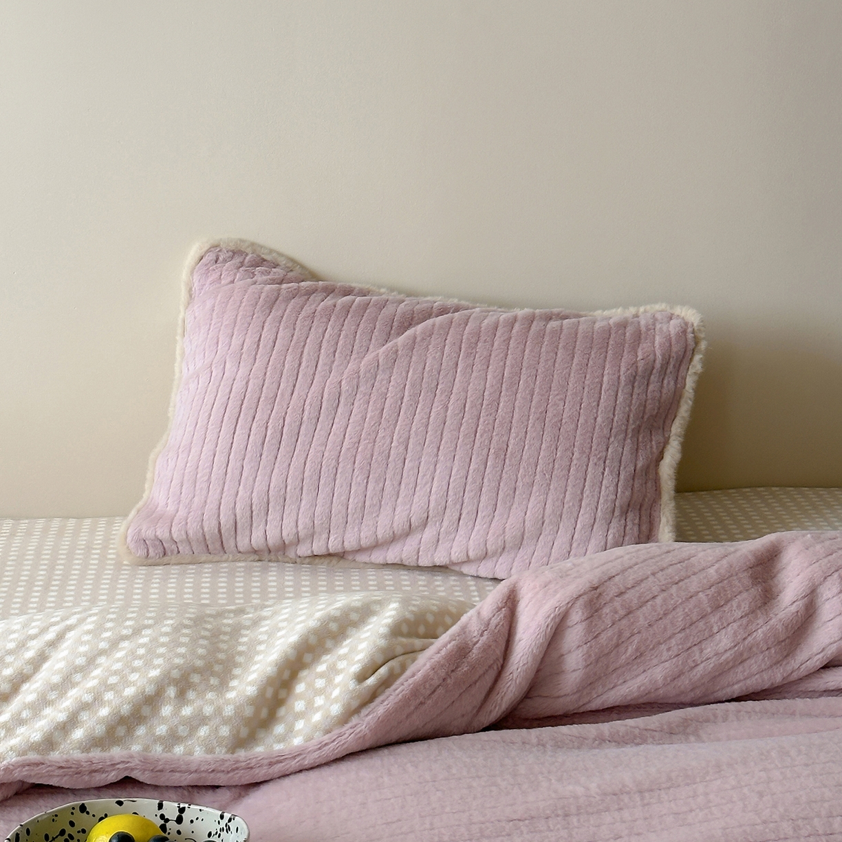 91家纺网 家纺一手货源 找家纺 桔子家纺 2025新款兔兔绒牛奶绒雕花系列四件套 紫薯