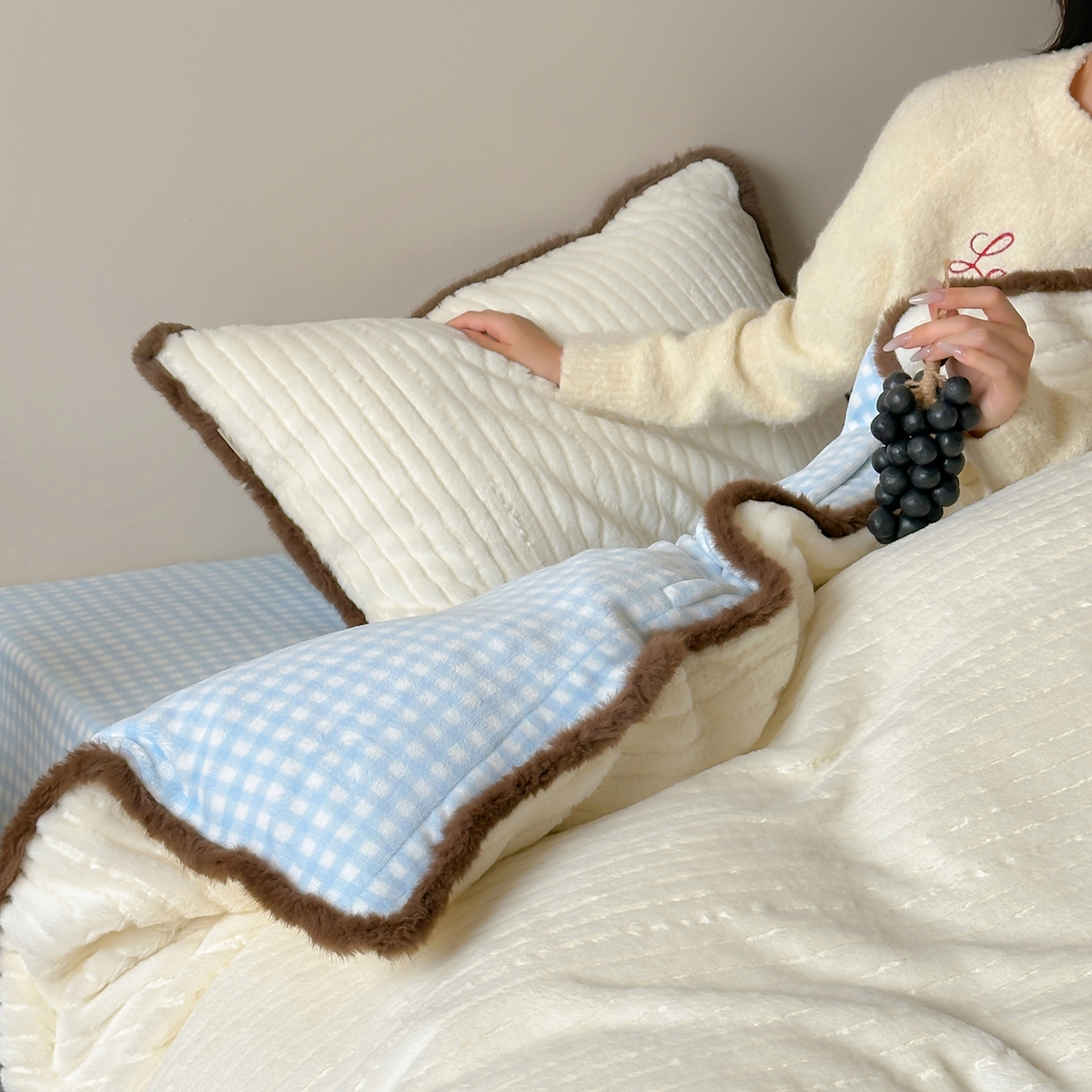 91家纺网 家纺一手货源 找家纺 （总）桔子家纺 2025新款兔兔绒牛奶绒雕花系列四件套