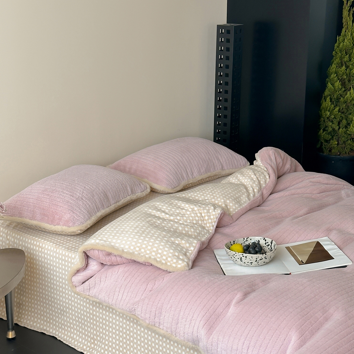 91家纺网 家纺一手货源 找家纺 桔子家纺 2025新款兔兔绒牛奶绒雕花系列四件套 紫薯