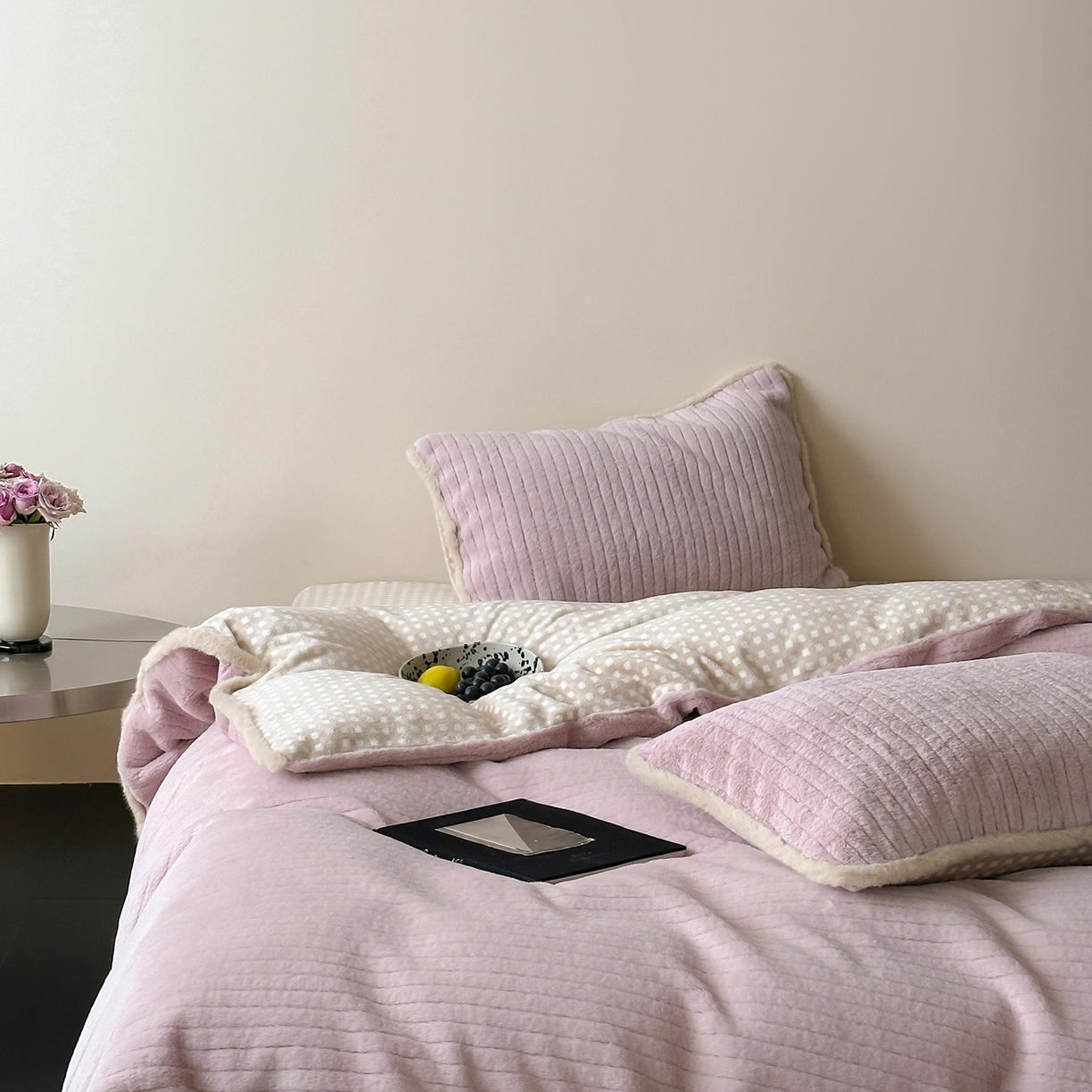 91家纺网 家纺一手货源 找家纺 桔子家纺 2025新款兔兔绒牛奶绒雕花系列四件套 紫薯