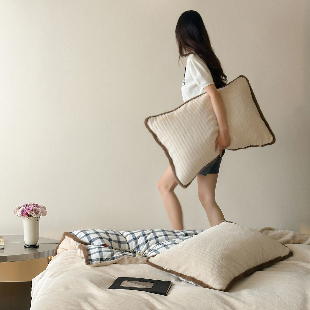 91家纺网 家纺一手货源 找家纺 桔子家纺 2025新款兔兔绒牛奶绒雕花系列四件套 奶咖