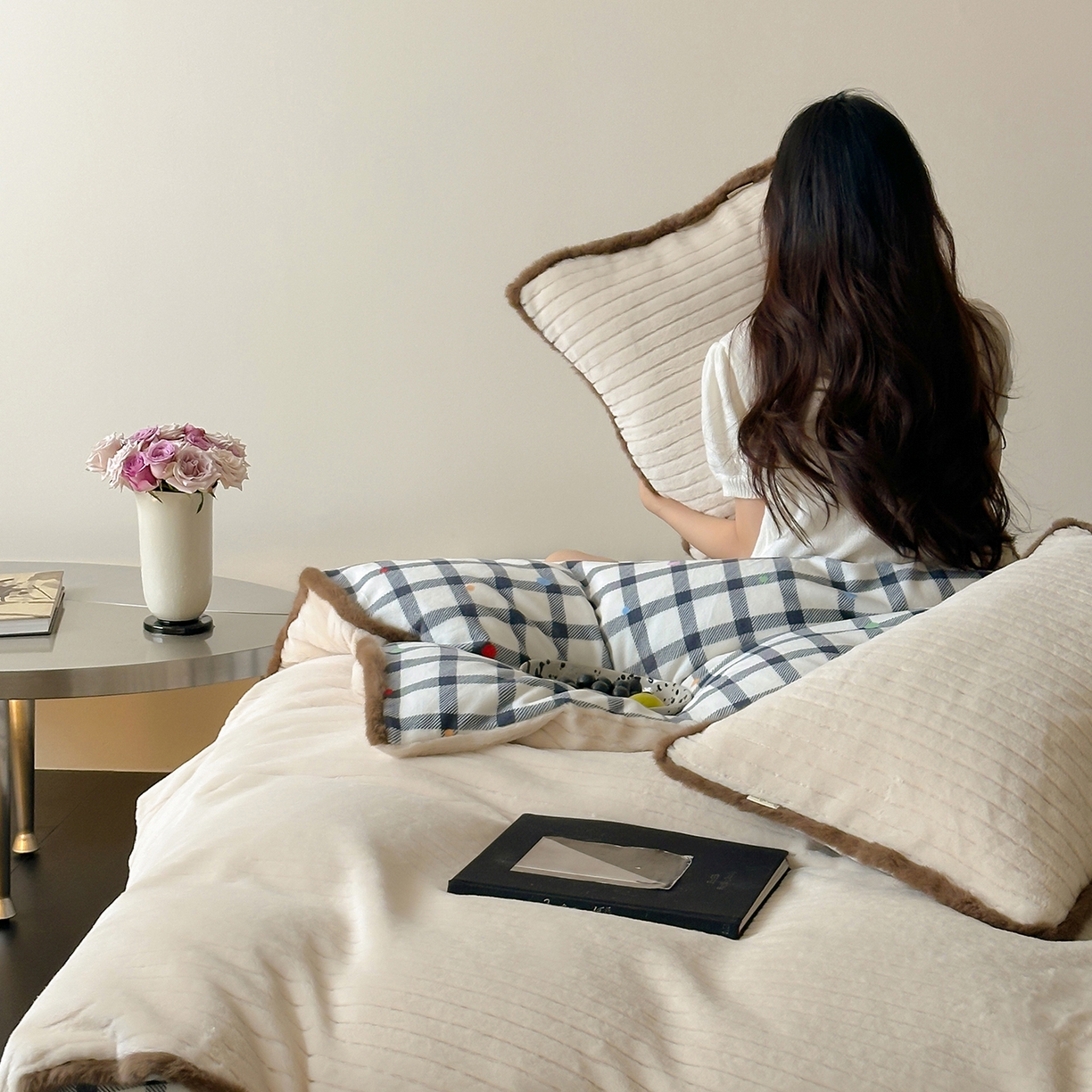 91家纺网 家纺一手货源 找家纺 桔子家纺 2025新款兔兔绒牛奶绒雕花系列四件套 奶咖