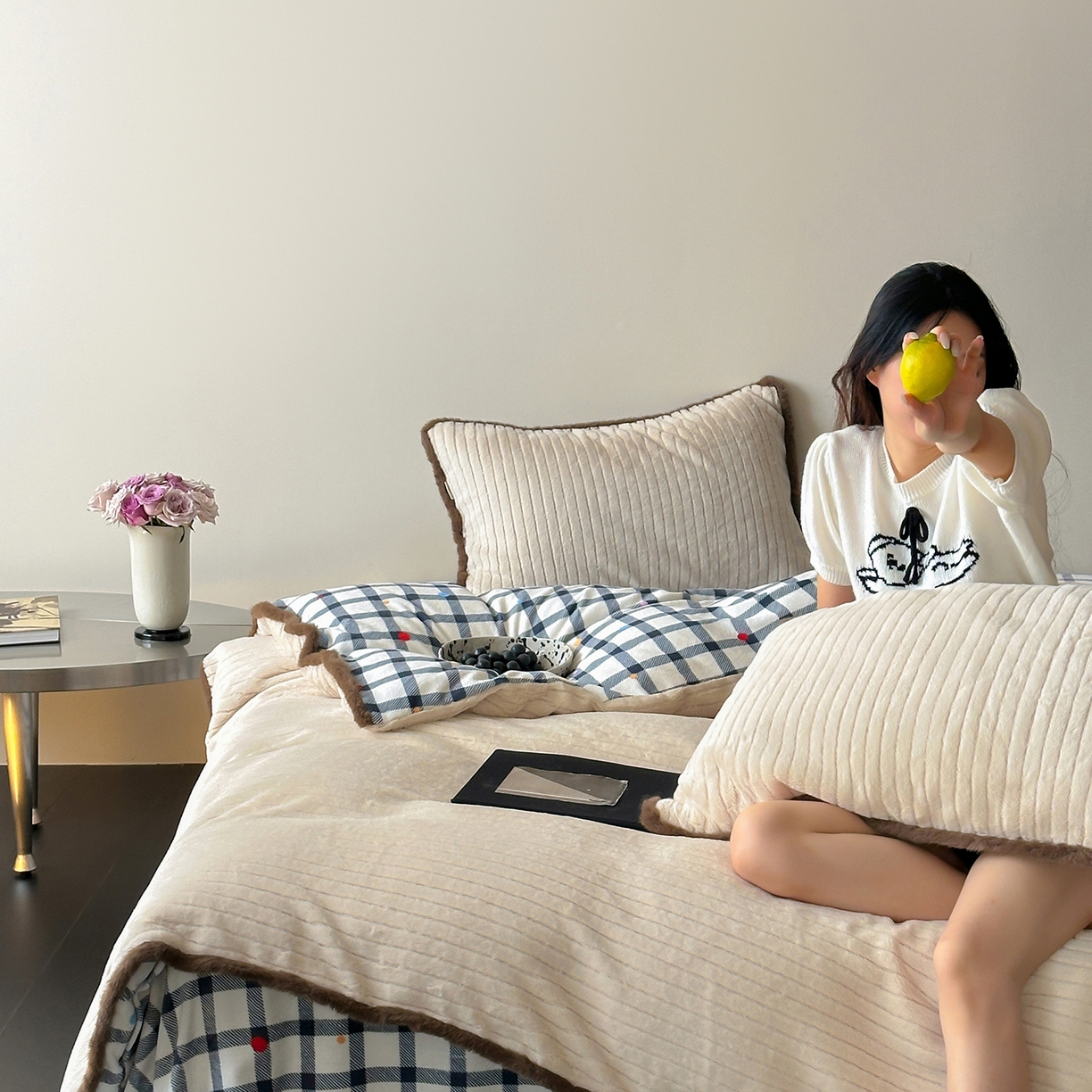 91家纺网 家纺一手货源 找家纺 桔子家纺 2025新款兔兔绒牛奶绒雕花系列四件套 奶咖