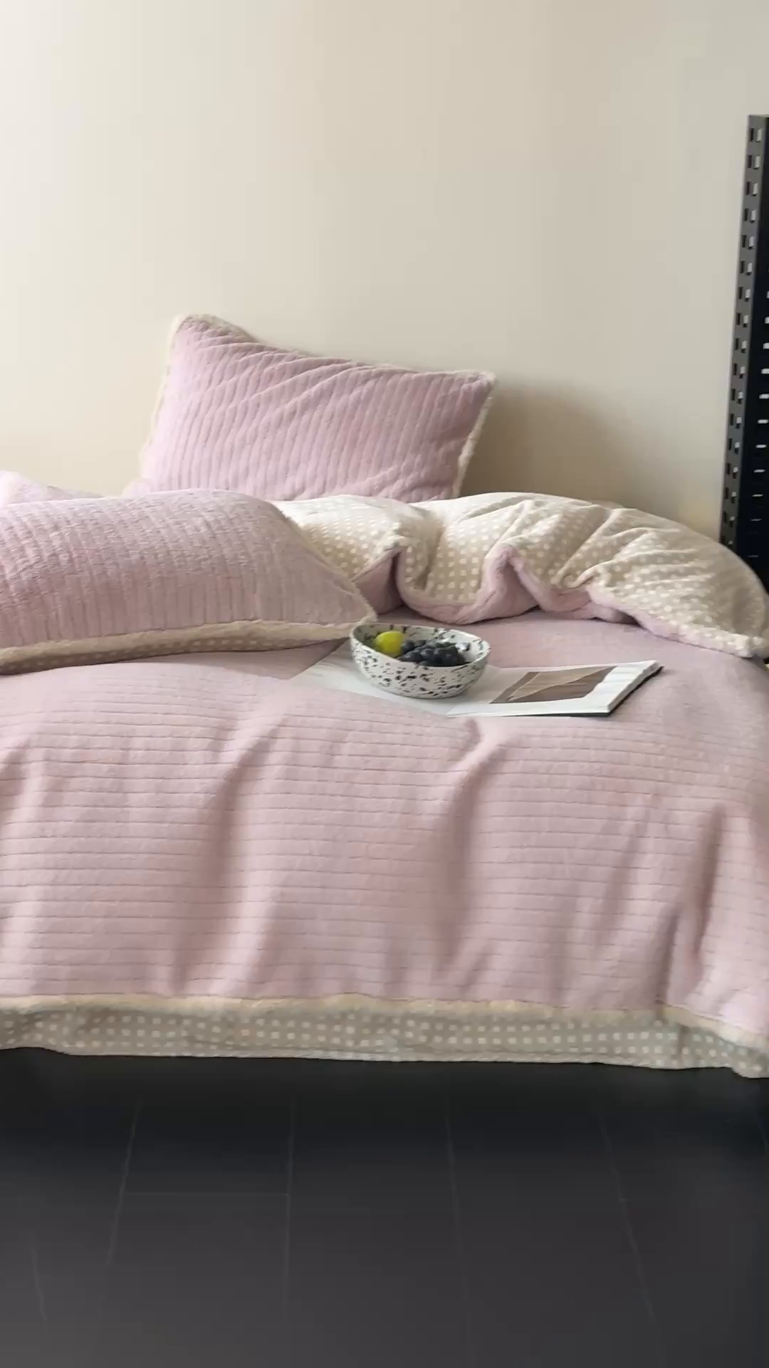 91家纺网 家纺一手货源 找家纺 桔子家纺 2025新款兔兔绒牛奶绒雕花系列四件套 紫薯