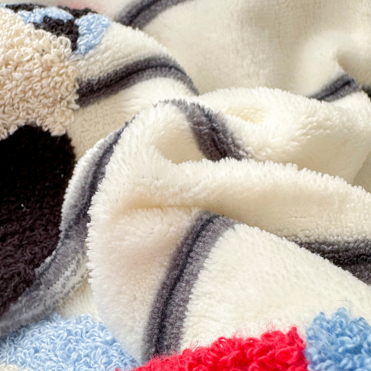 91家纺网 家纺一手货源 找家纺 2025新款牛奶绒多巴胺毛巾绣抱枕被 小象与狗