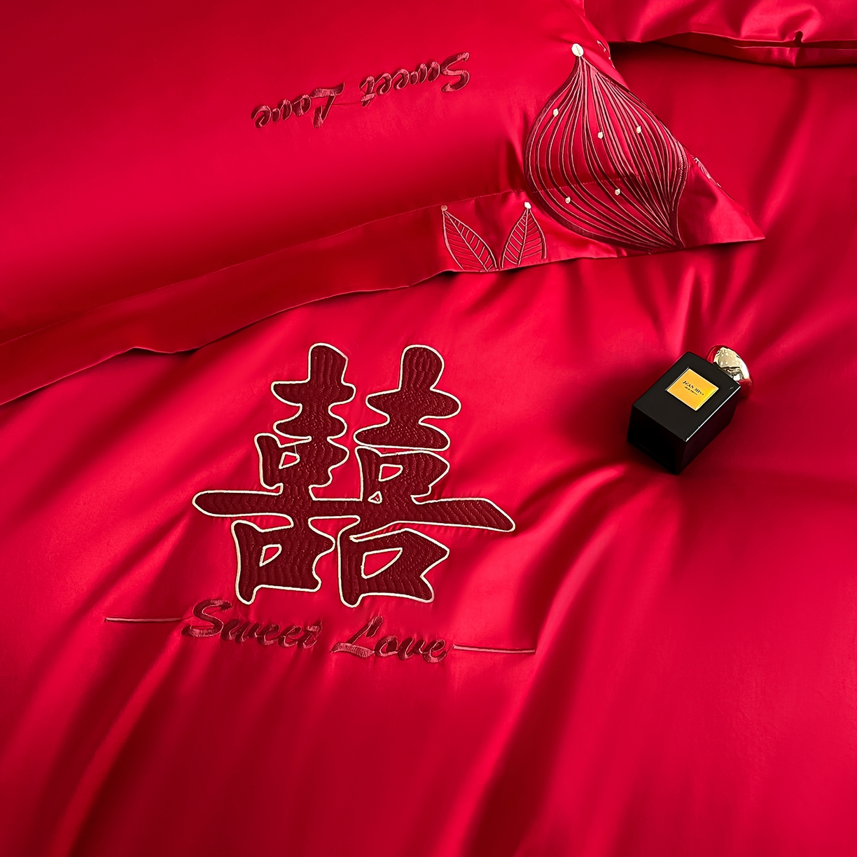 91家纺网 家纺一手货源 找家纺 置顶家纺 2025新款亲肤刺绣婚庆四件套 锦上花-大红