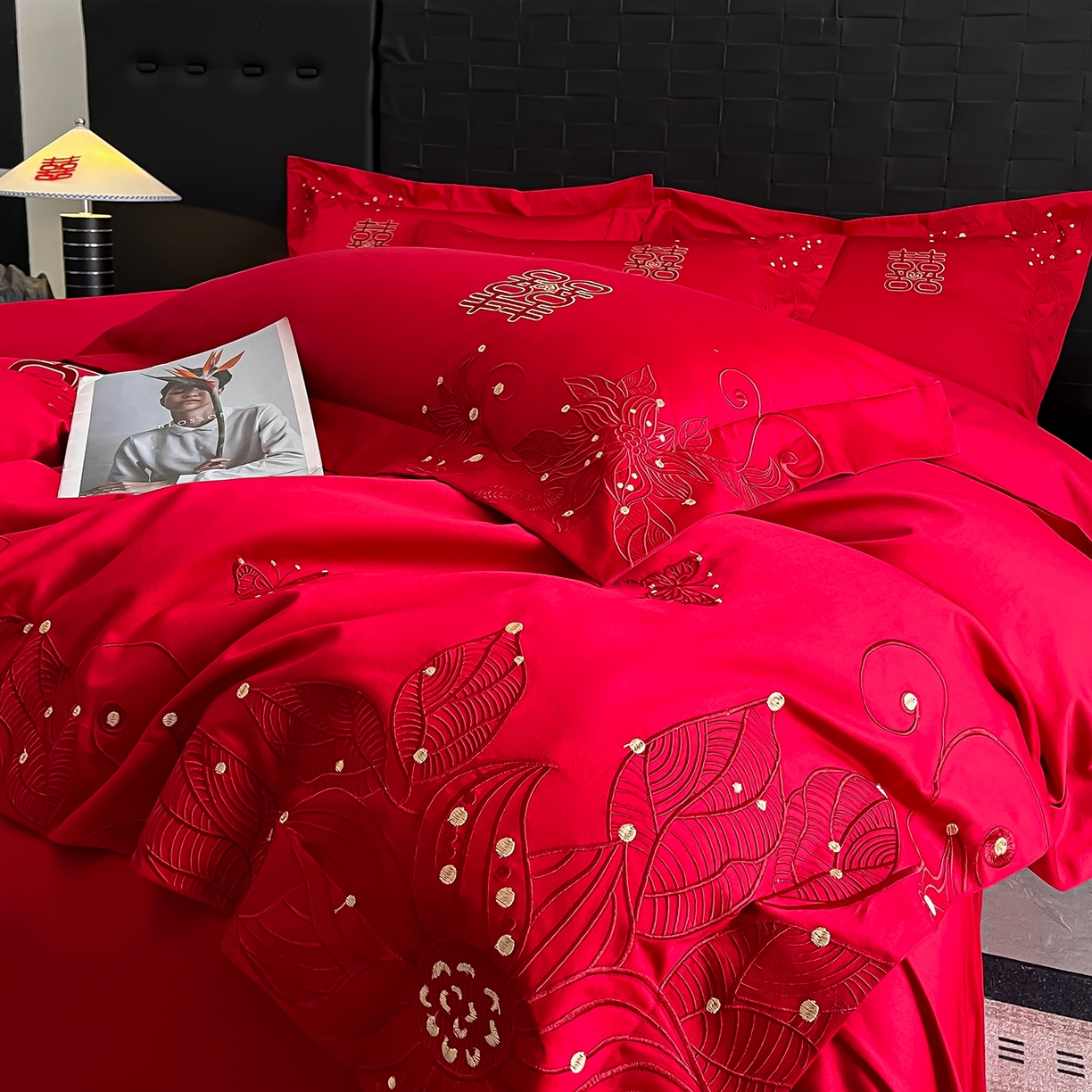 91家纺网 家纺一手货源 找家纺 置顶家纺 2025新款亲肤刺绣婚庆四件套 爱漾-大红