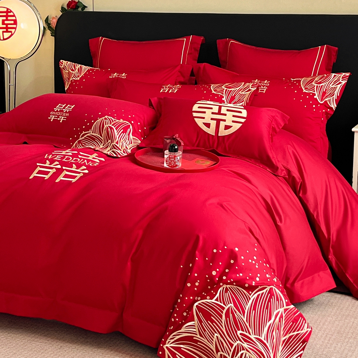 91家纺网 家纺一手货源 找家纺 置顶家纺 2025新款亲肤刺绣婚庆四件套 幸遇你-金大红