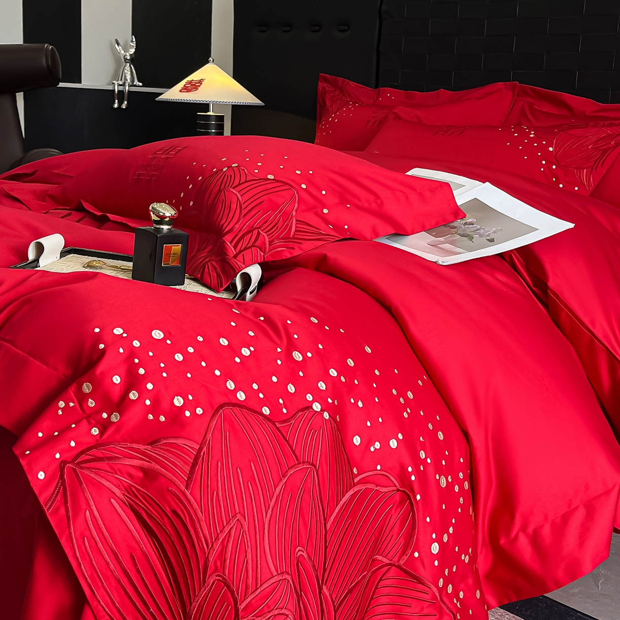 91家纺网 家纺一手货源 找家纺 置顶家纺 2025新款亲肤刺绣婚庆四件套 幸遇你-大红