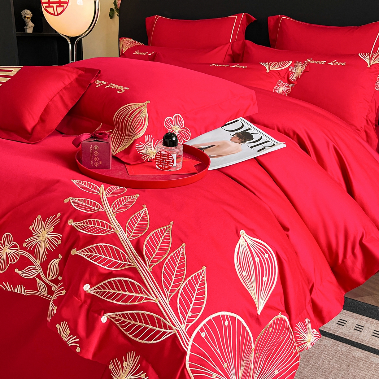 91家纺网 家纺一手货源 找家纺 置顶家纺 2025新款亲肤刺绣婚庆四件套 锦上花-金大红