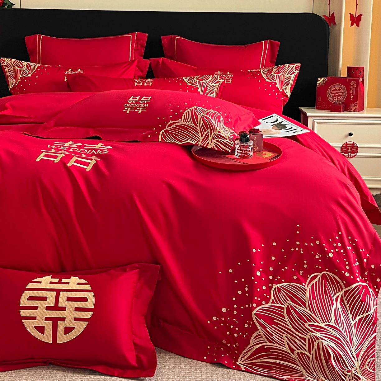 91家纺网 家纺一手货源 找家纺 置顶家纺 2025新款亲肤刺绣婚庆四件套 幸遇你-金大红