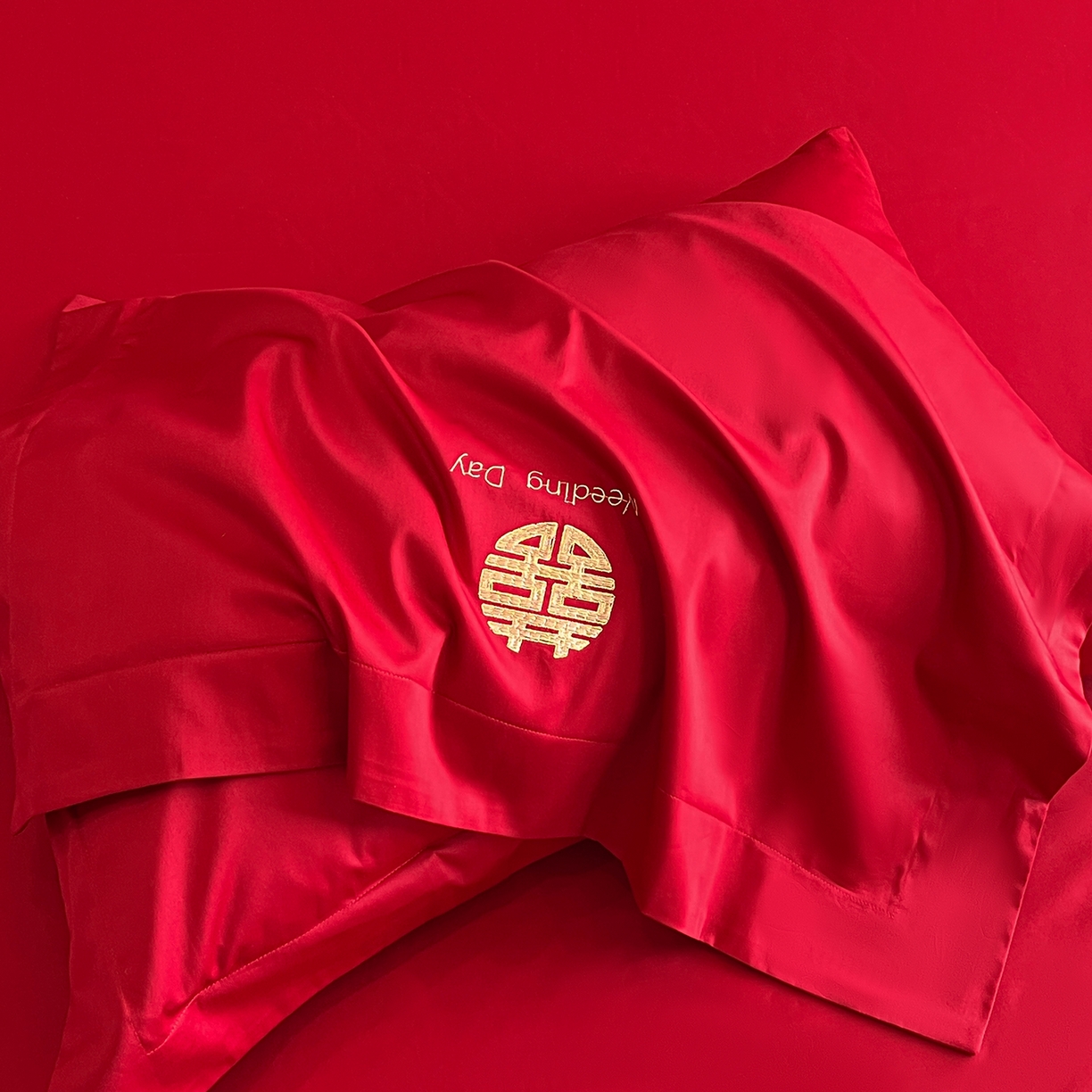 91家纺网 家纺一手货源 找家纺 置顶家纺 2025新款亲肤刺绣婚庆四件套 龙翔凤起-金大红