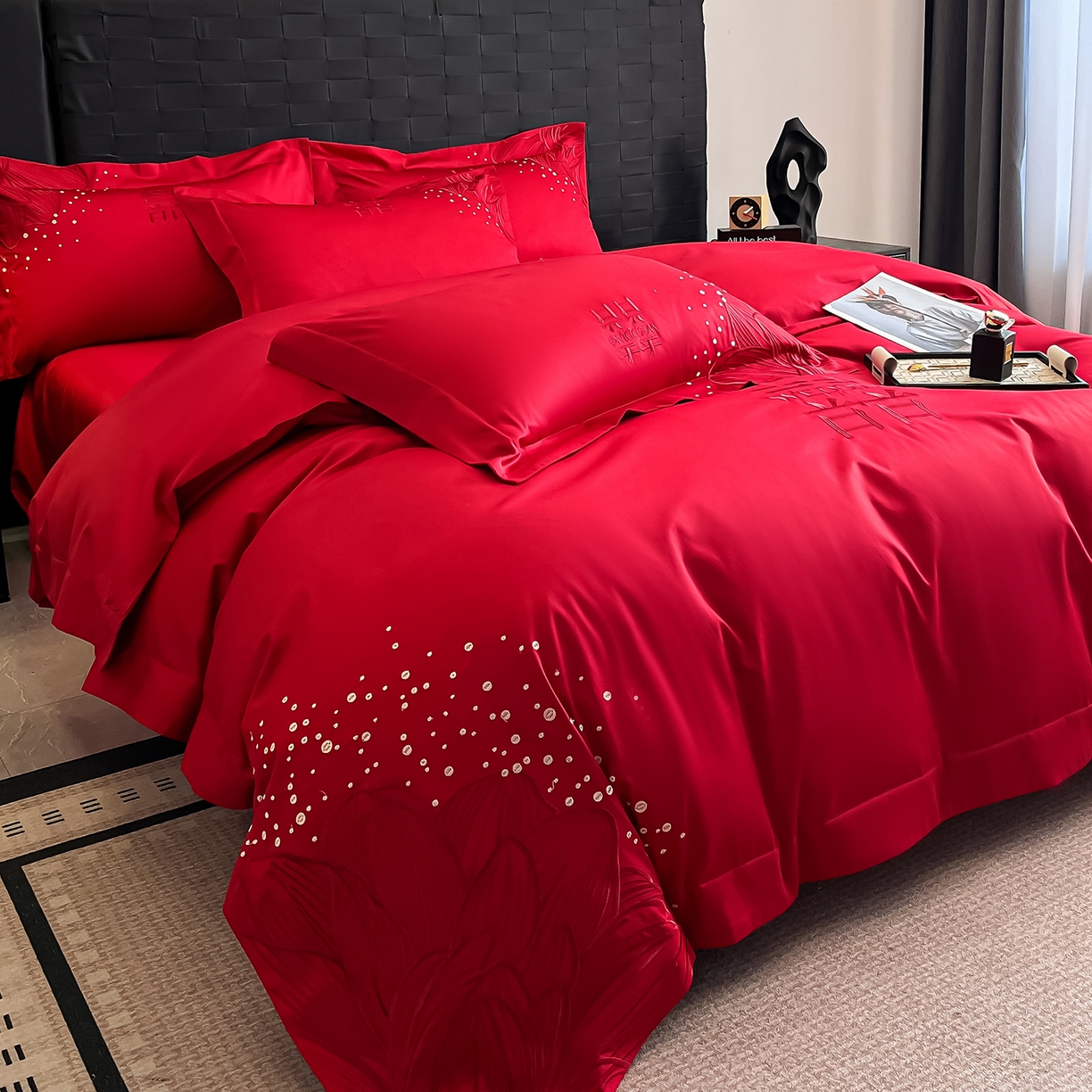 91家纺网 家纺一手货源 找家纺 置顶家纺 2025新款亲肤刺绣婚庆四件套 幸遇你-大红