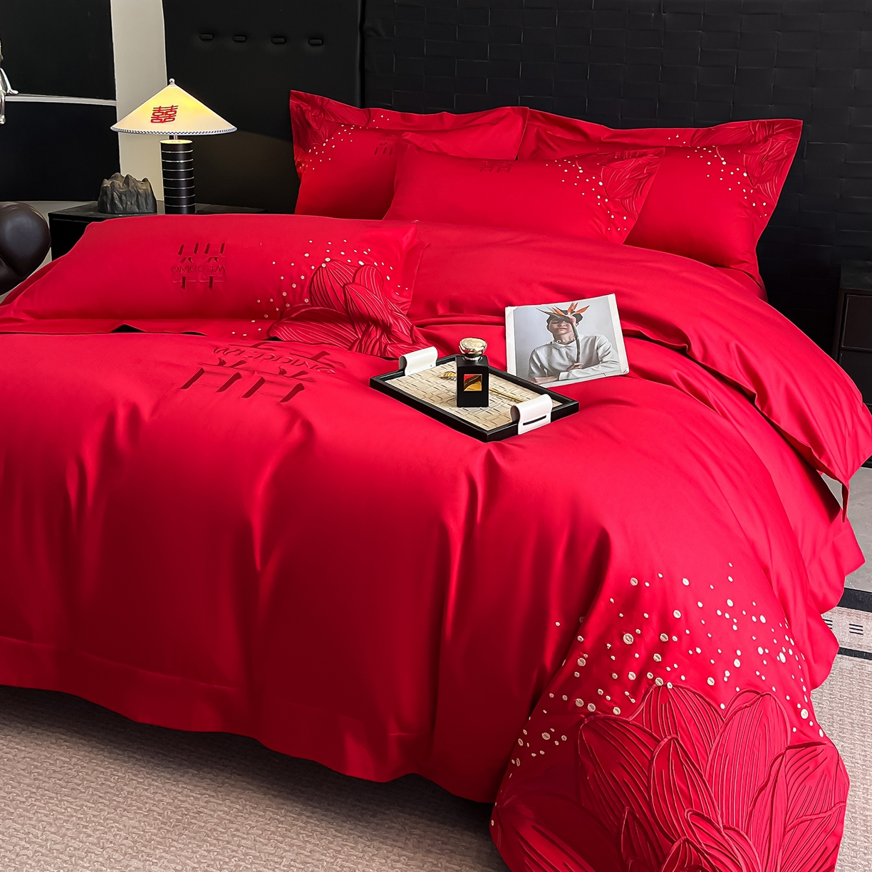 91家纺网 家纺一手货源 找家纺 置顶家纺 2025新款亲肤刺绣婚庆四件套 幸遇你-大红