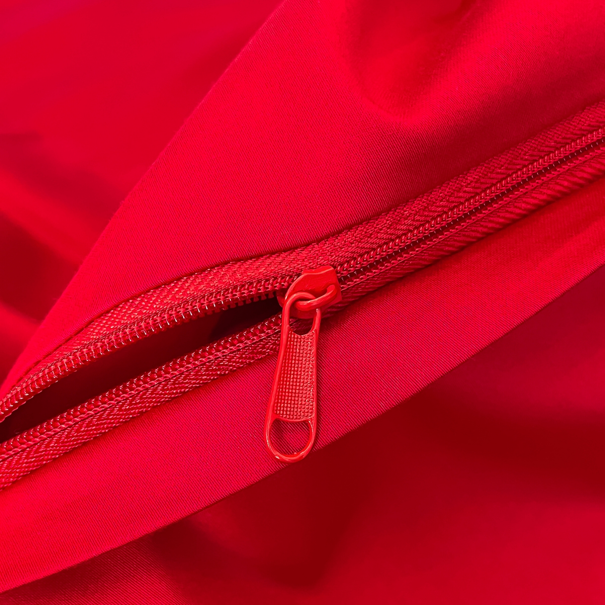 91家纺网 家纺一手货源 找家纺 置顶家纺 2025新款亲肤刺绣婚庆四件套 幸遇你-大红