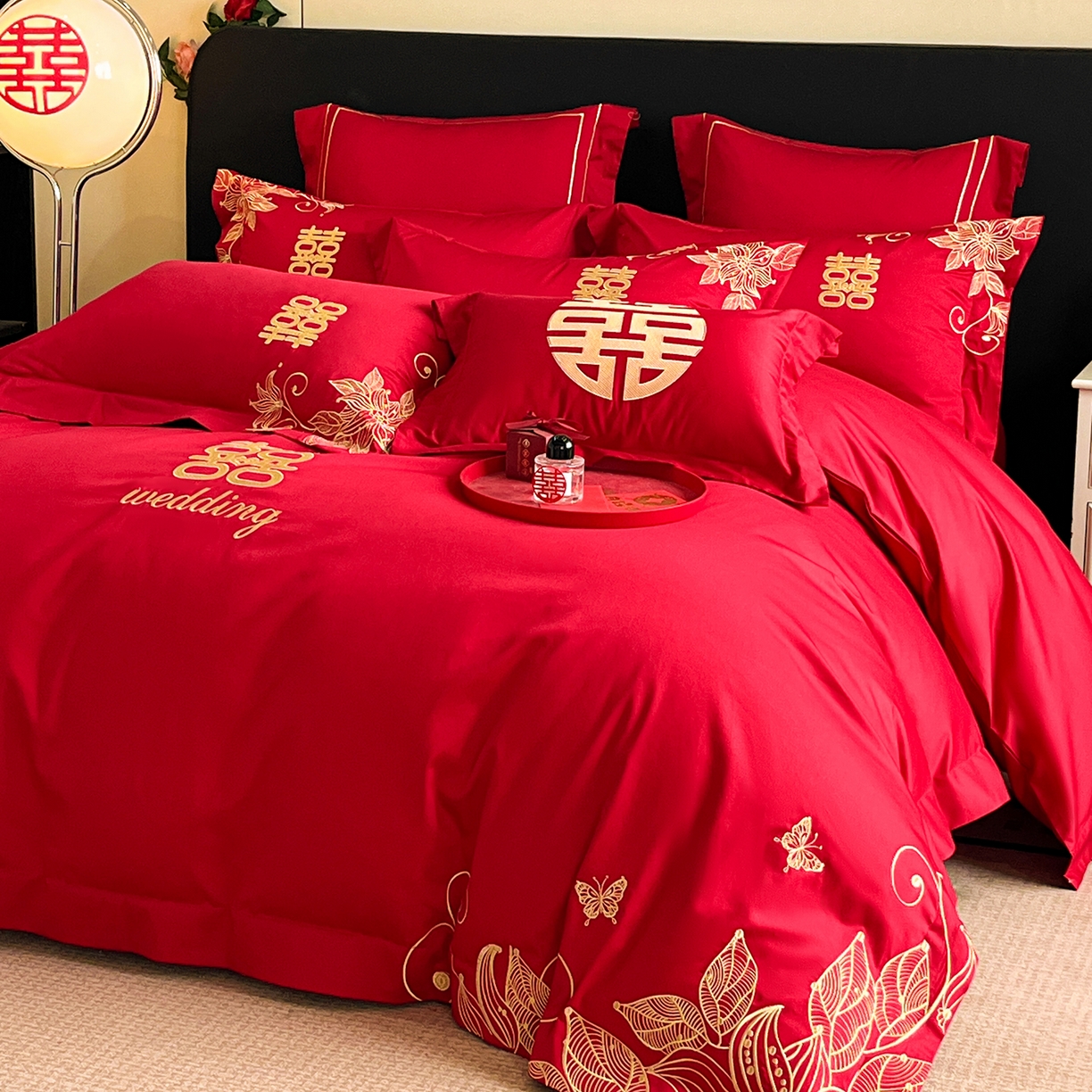 91家纺网 家纺一手货源 找家纺 置顶家纺 2025新款亲肤刺绣婚庆四件套 爱漾-金大红