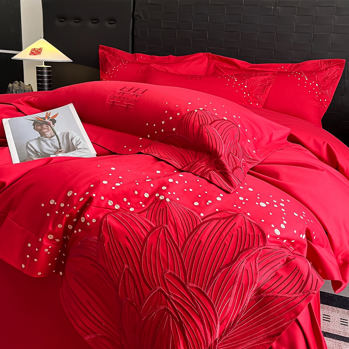 91家纺网 家纺一手货源 找家纺 置顶家纺 2025新款亲肤刺绣婚庆四件套 幸遇你-大红