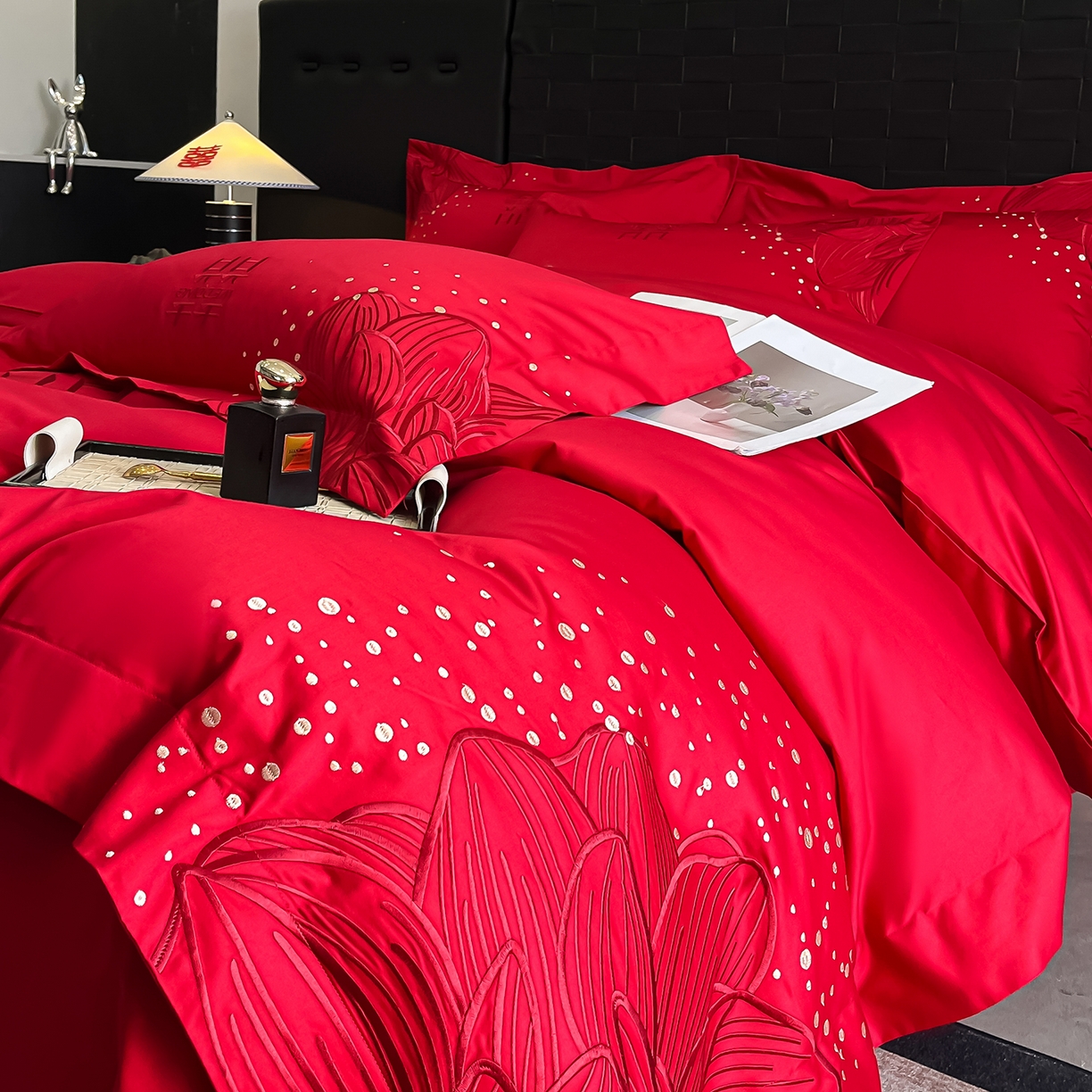 91家纺网 家纺一手货源 找家纺 置顶家纺 2025新款亲肤刺绣婚庆四件套 幸遇你-大红