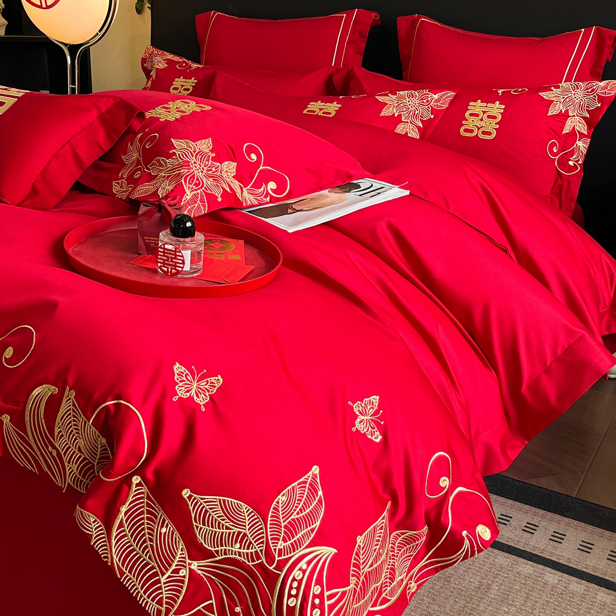 91家纺网 家纺一手货源 找家纺 置顶家纺 2025新款亲肤刺绣婚庆四件套 爱漾-金大红