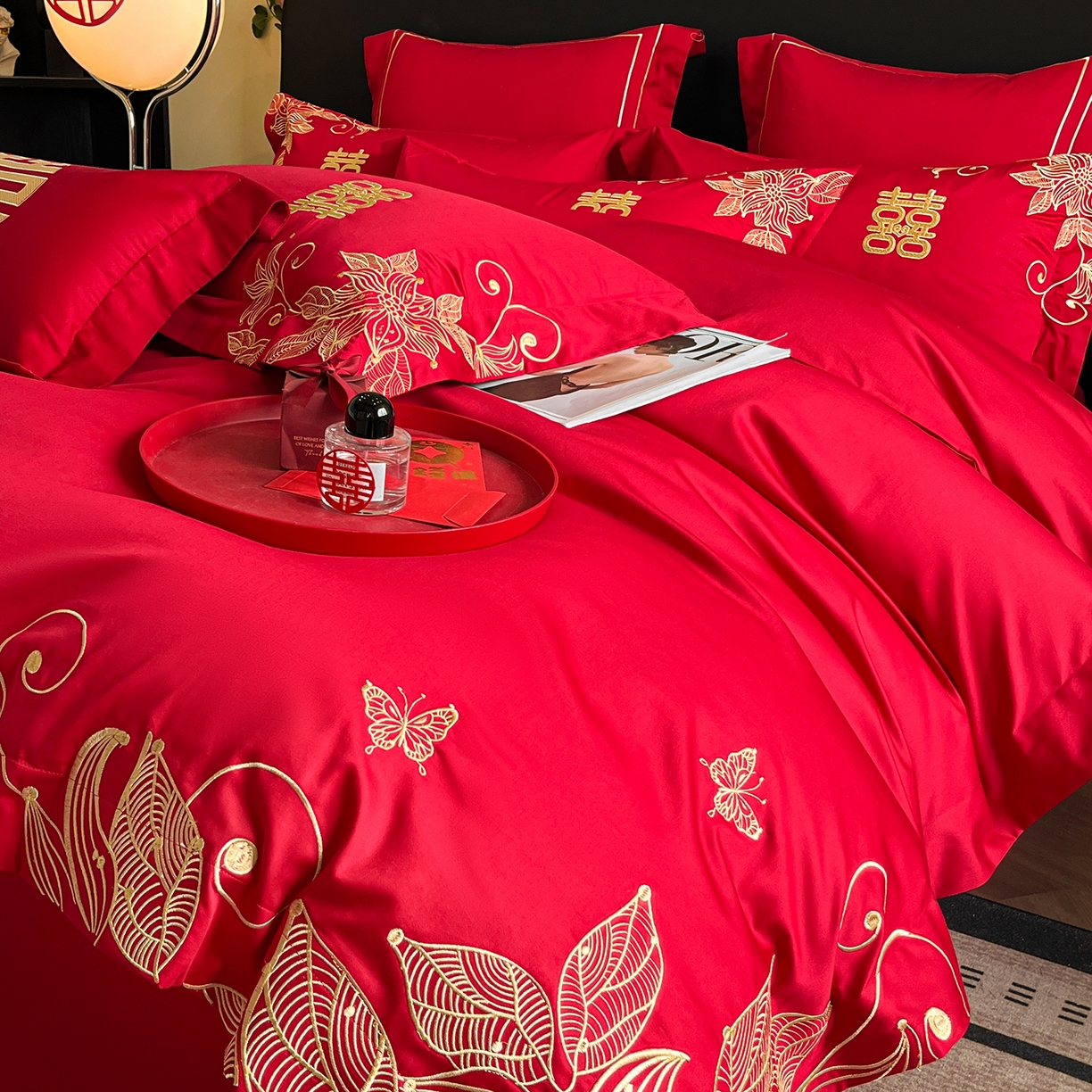 91家纺网 家纺一手货源 找家纺 置顶家纺 2025新款亲肤刺绣婚庆四件套 爱漾-金大红