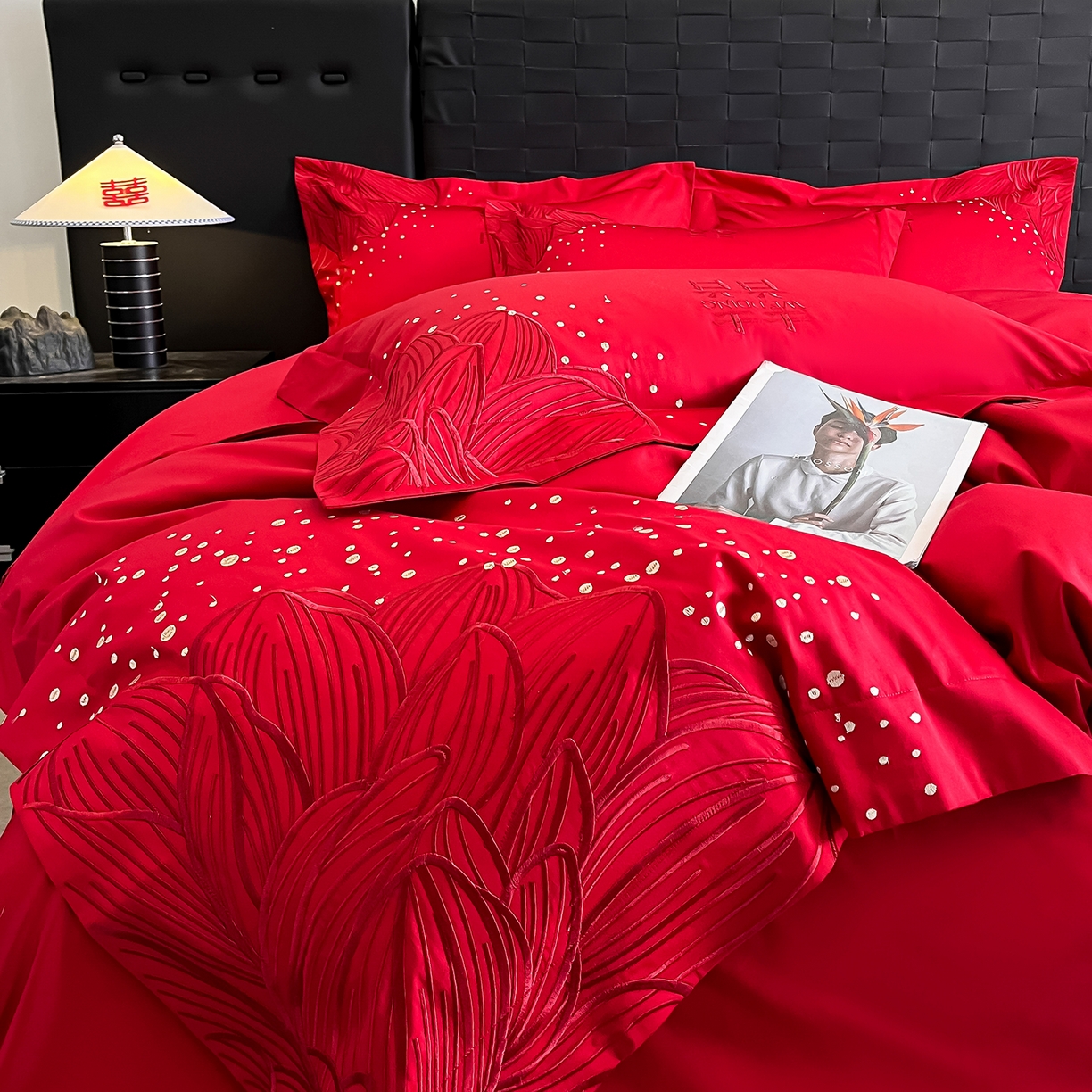 91家纺网 家纺一手货源 找家纺 置顶家纺 2025新款亲肤刺绣婚庆四件套 幸遇你-大红