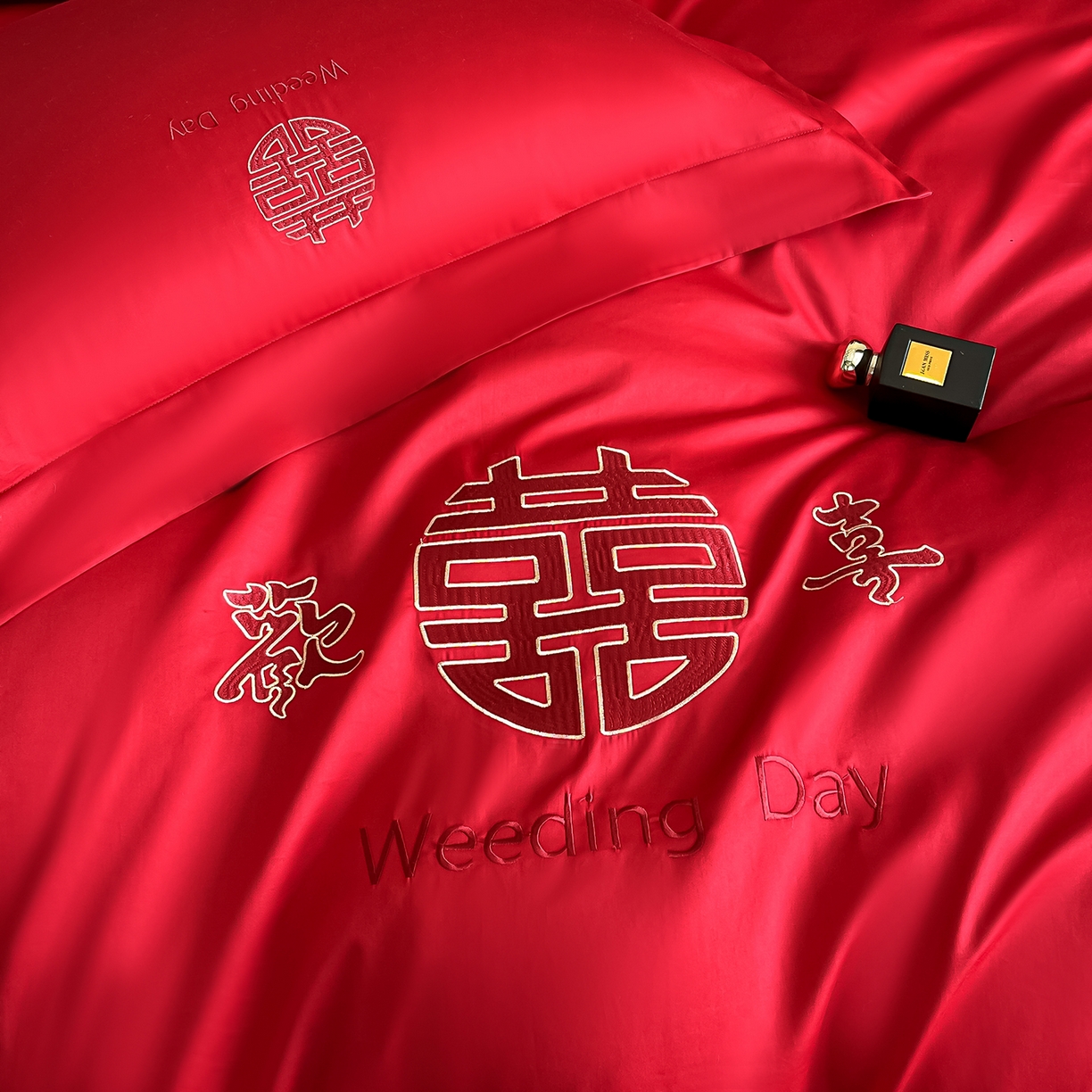 91家纺网 家纺一手货源 找家纺 置顶家纺 2025新款亲肤刺绣婚庆四件套 龙翔凤起-大红