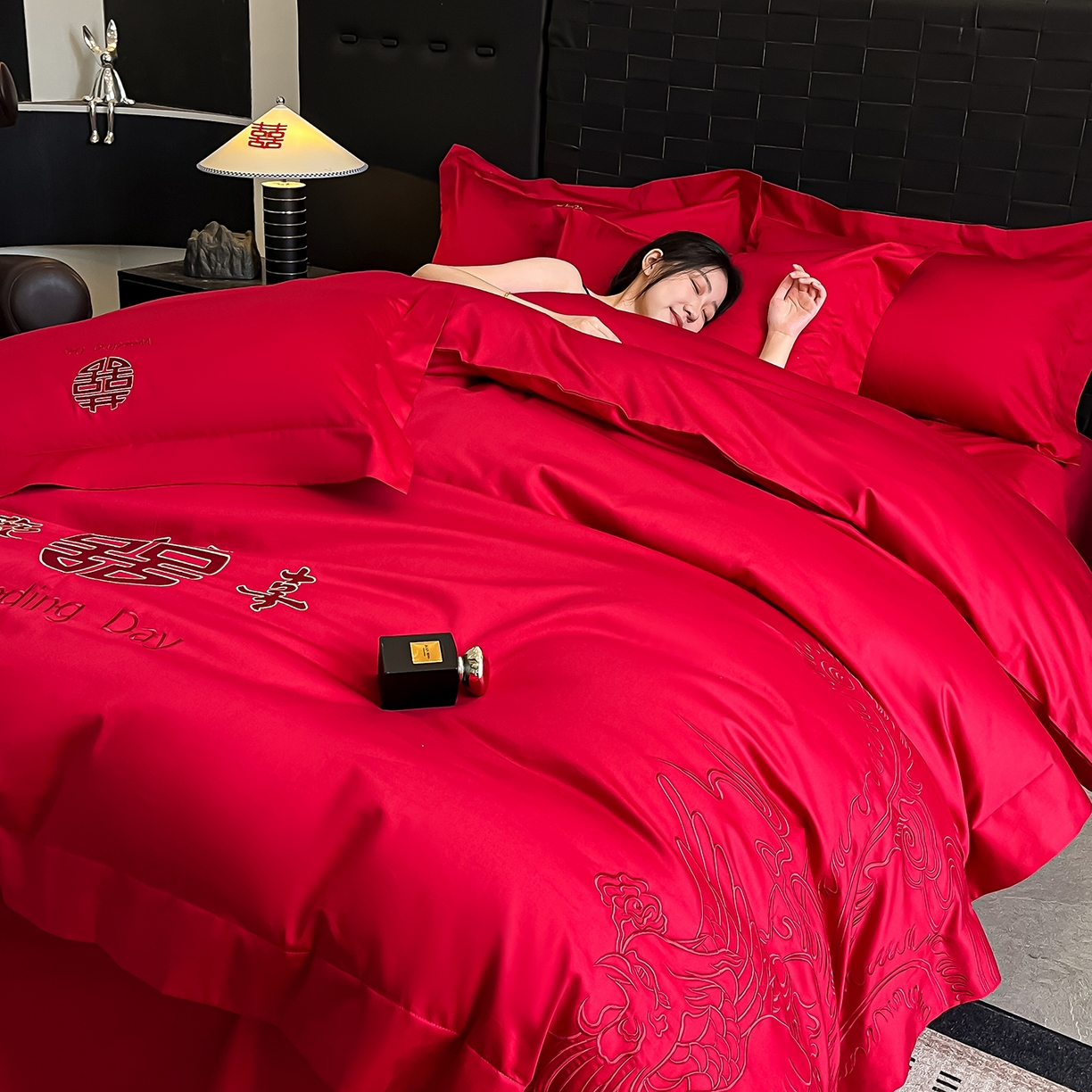 91家纺网 家纺一手货源 找家纺 置顶家纺 2025新款亲肤刺绣婚庆四件套 龙翔凤起-大红