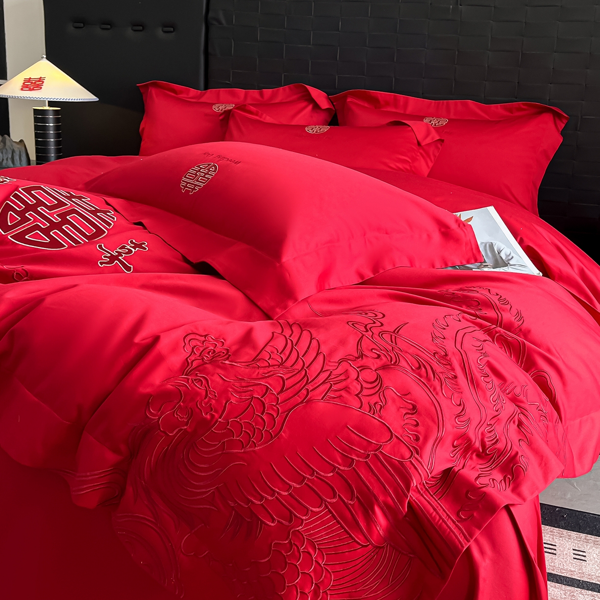 91家纺网 家纺一手货源 找家纺 置顶家纺 2025新款亲肤刺绣婚庆四件套 龙翔凤起-大红