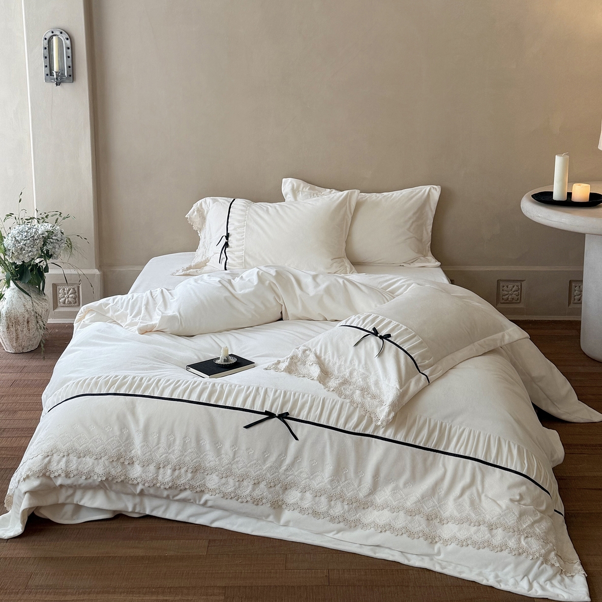 91家纺网 家纺一手货源 找家纺 （总）佳汐蓝家纺 2025新款230g婴肤绒立体刺绣双层花边四件套-邂逅（控价：卷后不低于338元）