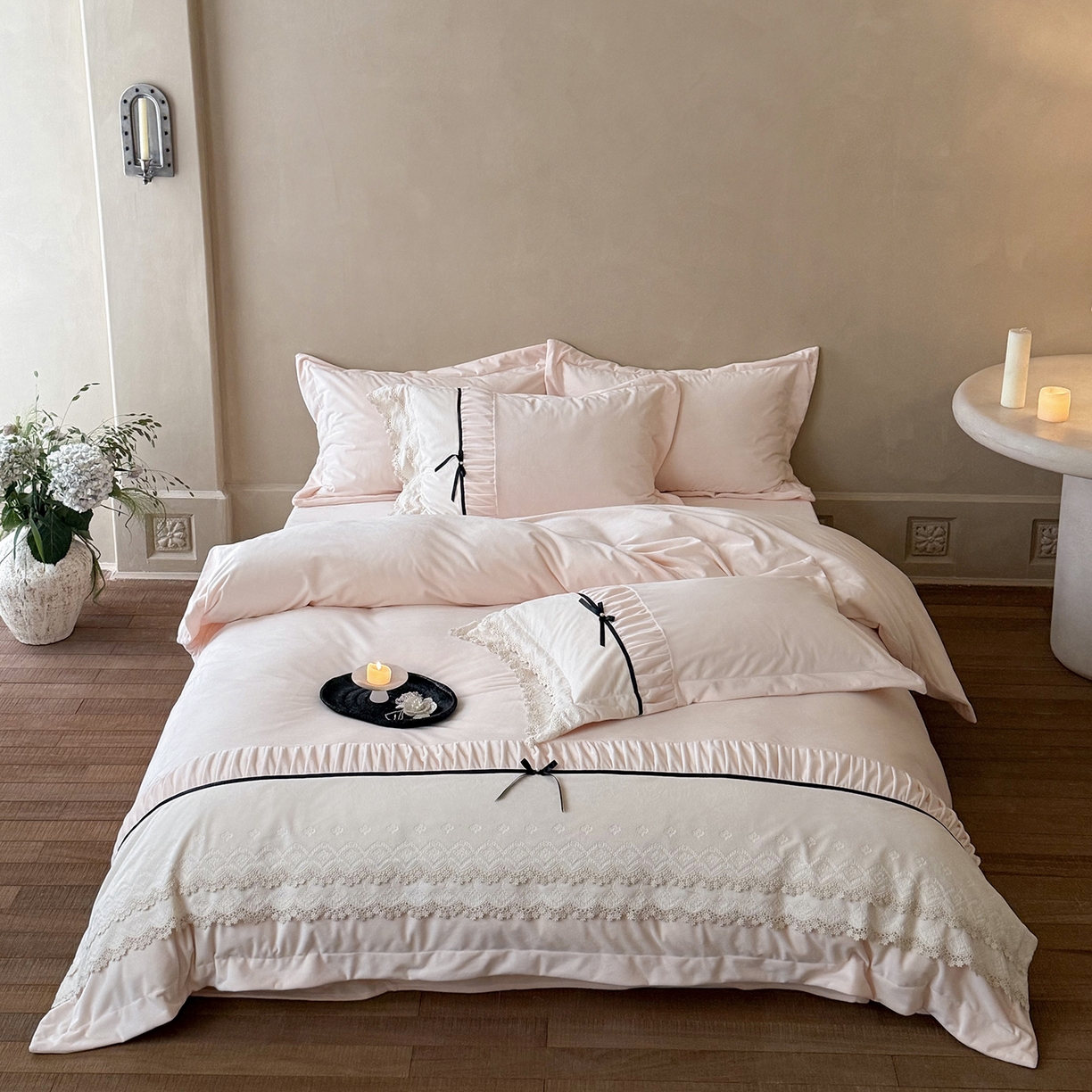 佳汐蓝家纺 2025新款230g婴肤绒立体刺绣双层花边四件套-邂逅（控价：卷后不低于338元） 邂逅-粉色