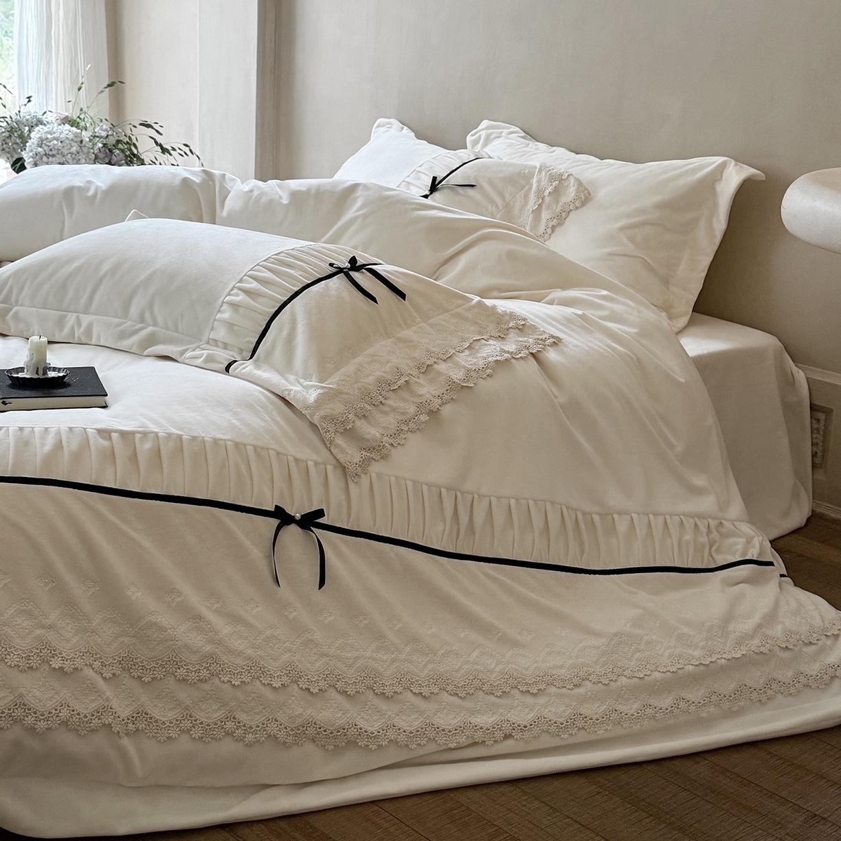 91家纺网 家纺一手货源 找家纺 （总）佳汐蓝家纺 2025新款230g婴肤绒立体刺绣双层花边四件套-邂逅（控价：卷后不低于338元）