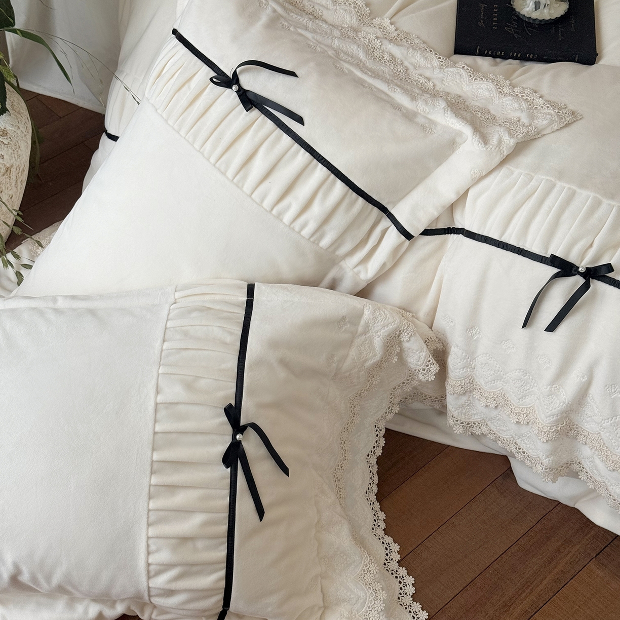 91家纺网 家纺一手货源 找家纺 （总）佳汐蓝家纺 2025新款230g婴肤绒立体刺绣双层花边四件套-邂逅（控价：卷后不低于338元）