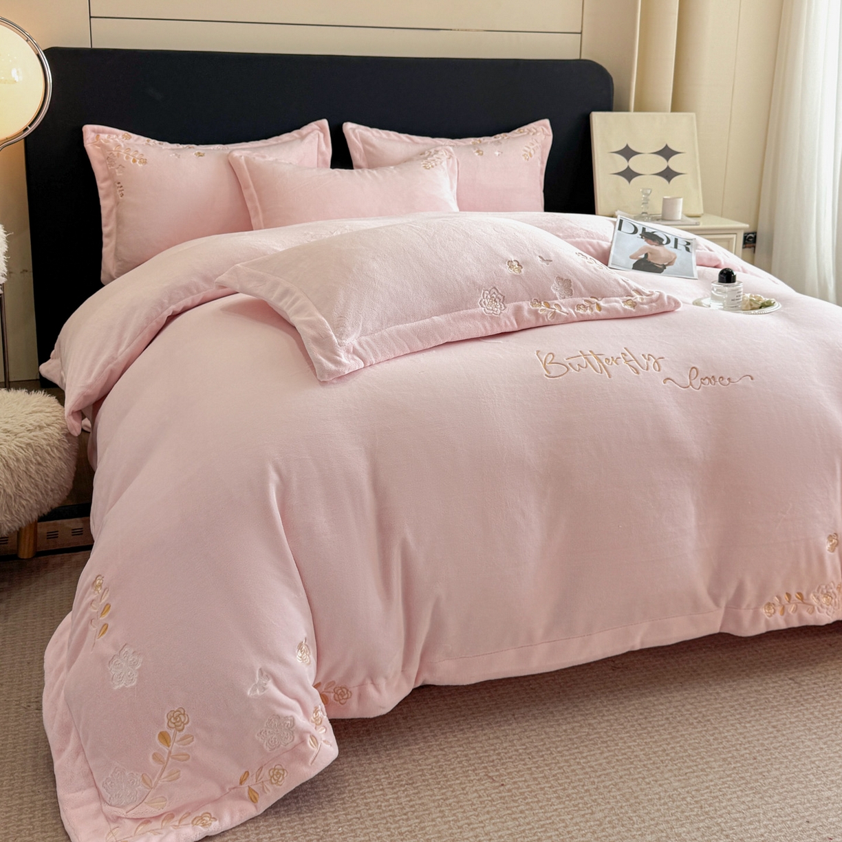 91家纺网 家纺一手货源 找家纺 （总）博纳家纺 2025新款加厚牛奶绒绣花宽边四件套-洛可可(控价劵后228 严格按控价来）