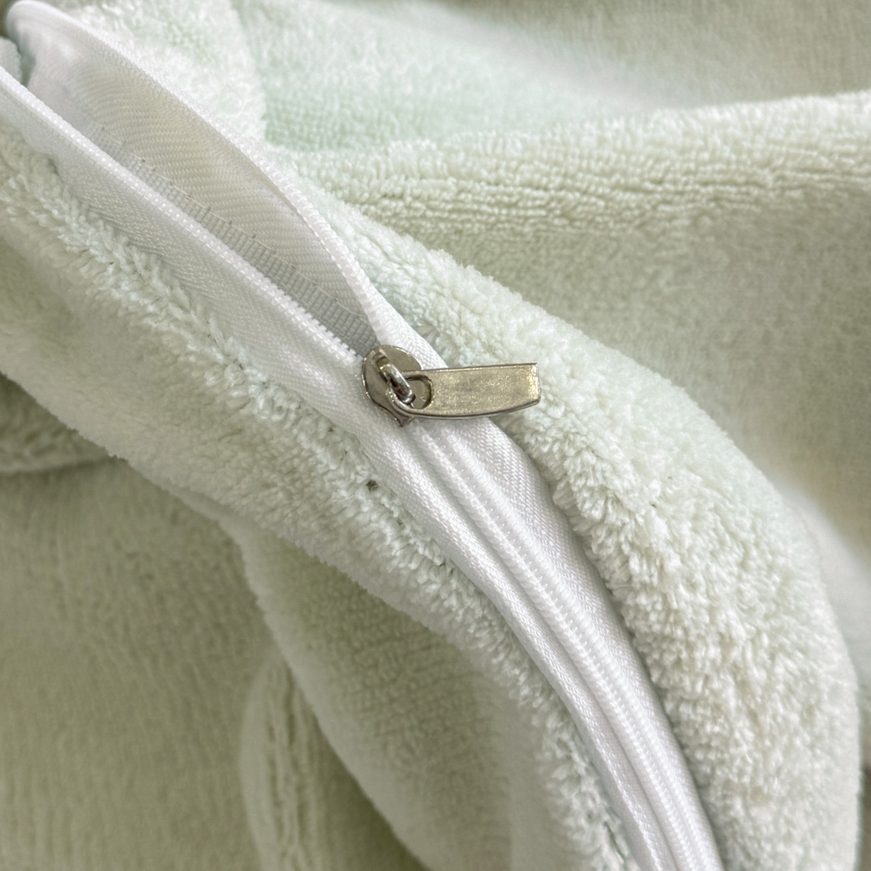 91家纺网 家纺一手货源 找家纺 博纳家纺 2025新款加厚牛奶绒绣花宽边四件套-洛可可 洛可可-优雅绿