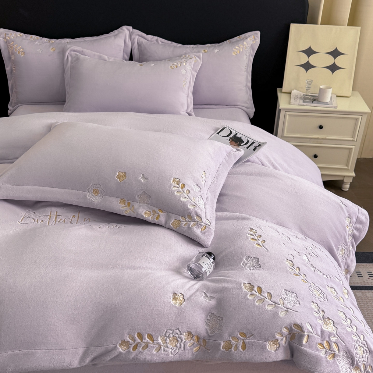 91家纺网 家纺一手货源 找家纺 博纳家纺 2025新款加厚牛奶绒绣花宽边四件套-洛可可 洛可可-浅紫