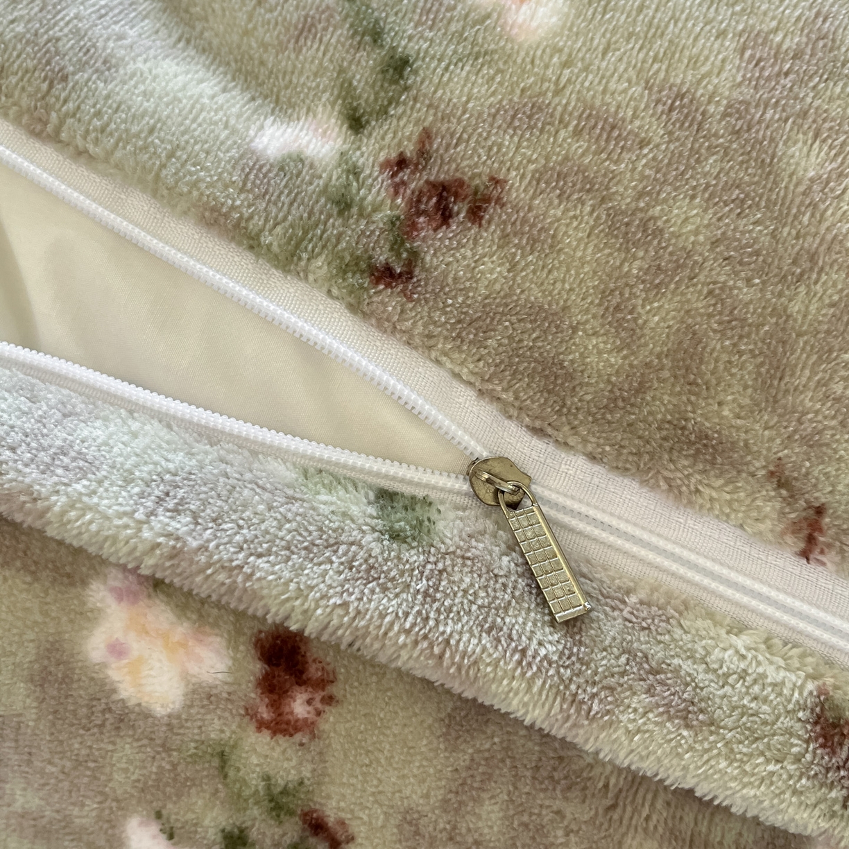 91家纺网 家纺一手货源 找家纺 如一 2025新款A类高克重牛奶绒印花三角针工艺四件套 香榭