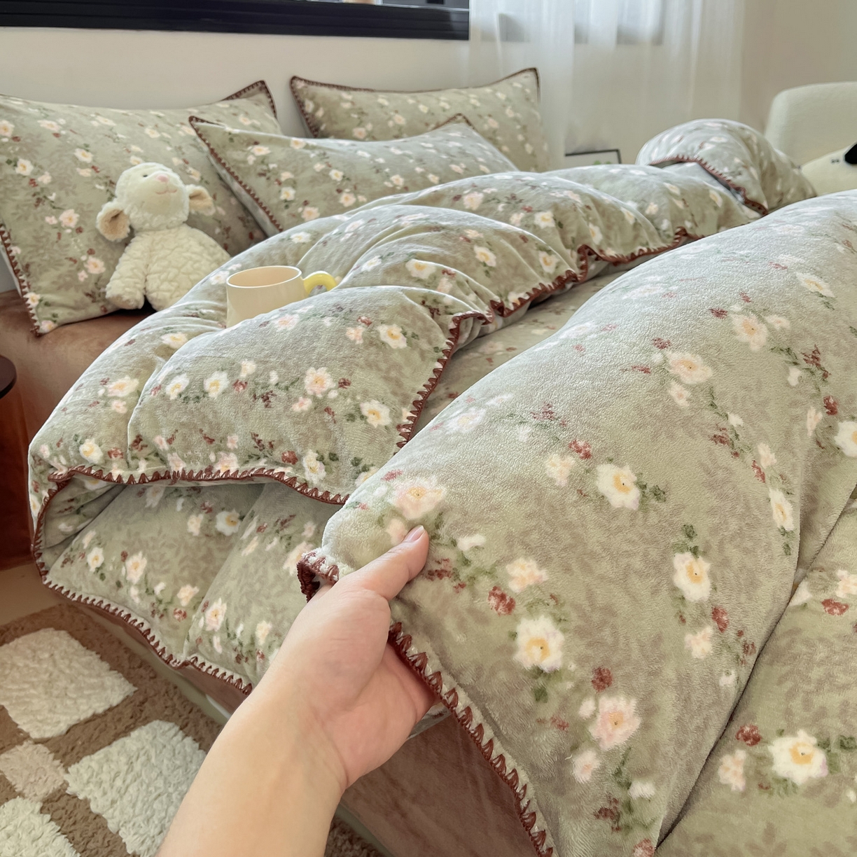 91家纺网 家纺一手货源 找家纺 如一 2025新款A类高克重牛奶绒印花三角针工艺四件套 香榭