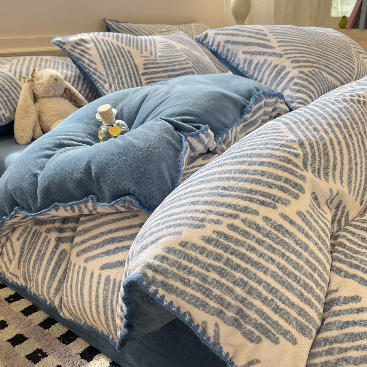 91家纺网 家纺一手货源 找家纺 （总）如一 2025新款A类高克重牛奶绒印花三角针工艺四件套