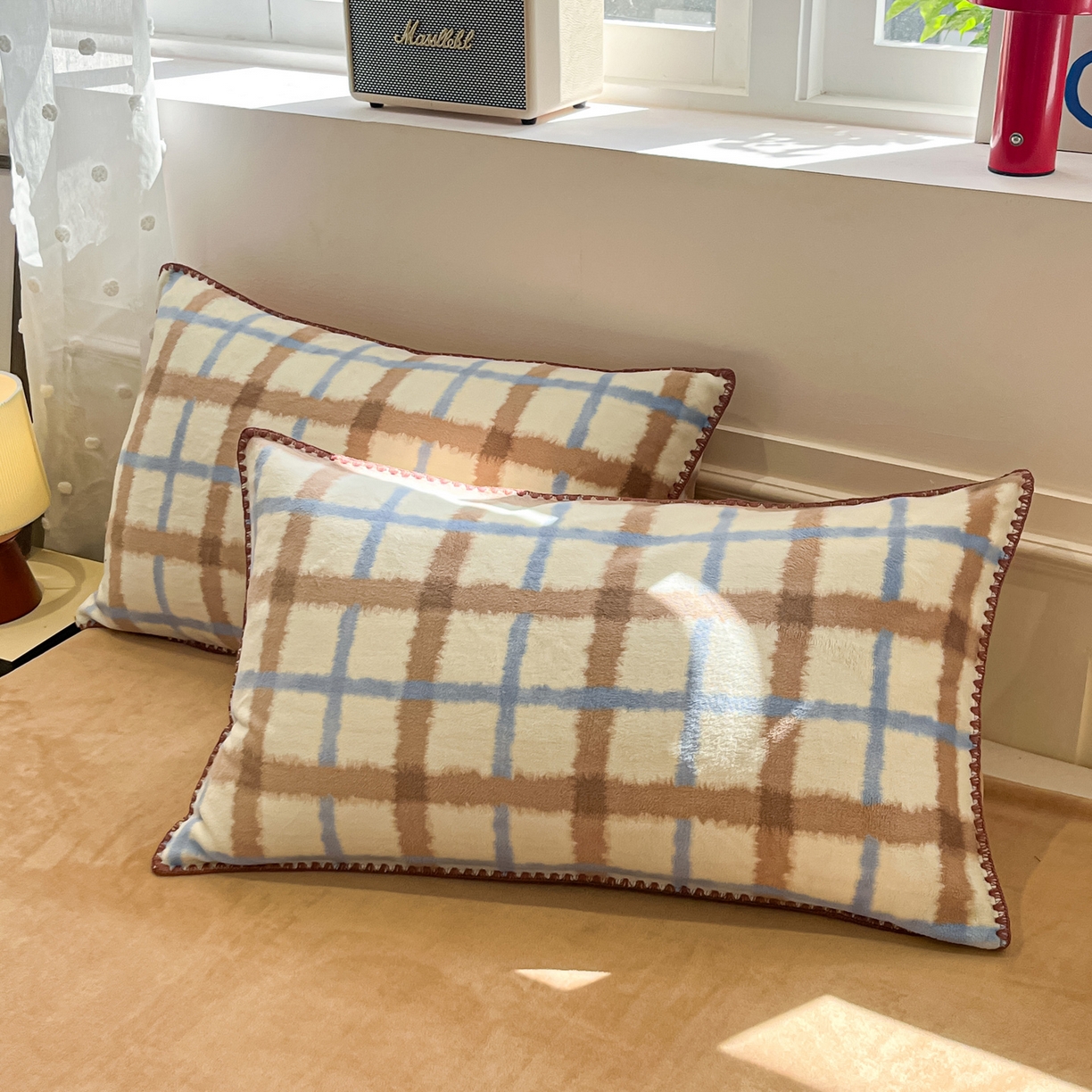 91家纺网 家纺一手货源 找家纺 如一 2025新款A类高克重牛奶绒印花三角针工艺四件套 格韵咖