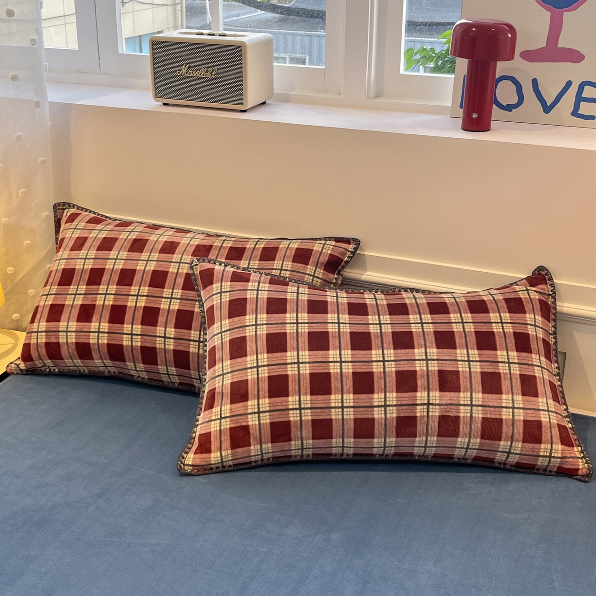 91家纺网 家纺一手货源 找家纺 如一 2025新款A类高克重牛奶绒印花三角针工艺四件套 英伦红