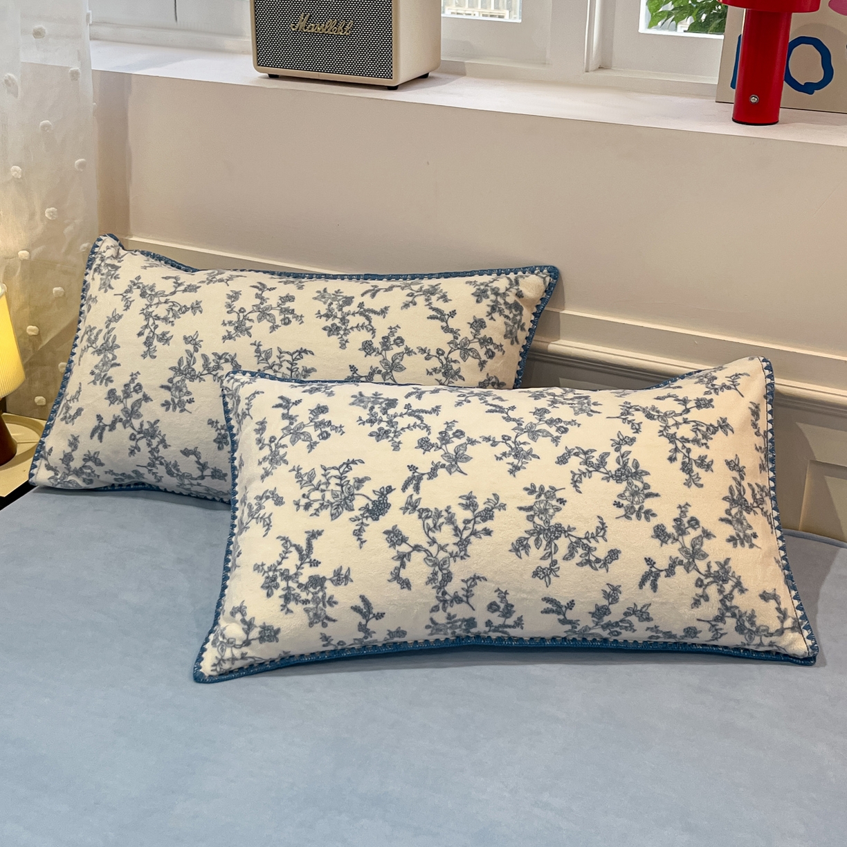 91家纺网 家纺一手货源 找家纺 如一 2025新款A类高克重牛奶绒印花三角针工艺四件套 雅韵蓝