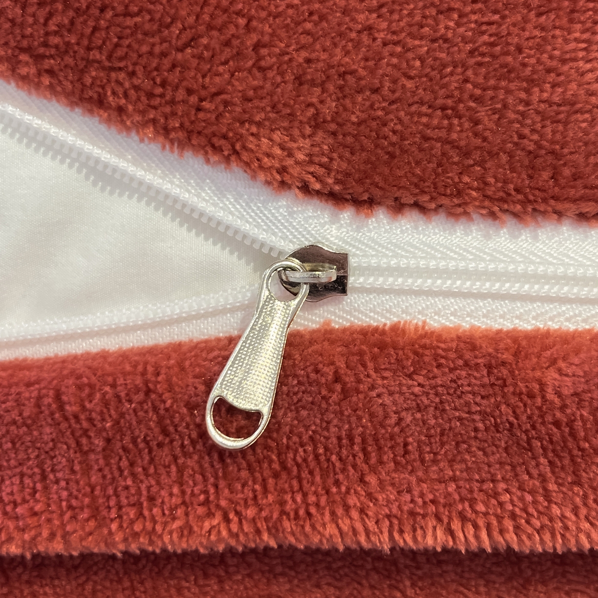 91家纺网 家纺一手货源 找家纺 如一 2025新款A类高克重牛奶绒印花三角针工艺四件套 英伦蓝