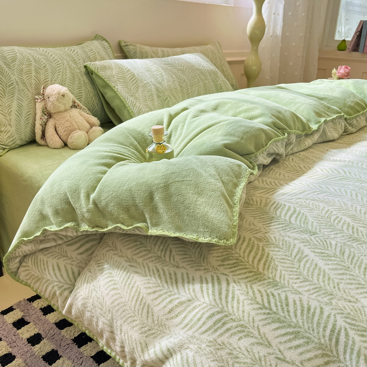 91家纺网 家纺一手货源 找家纺 如一 2025新款A类高克重牛奶绒印花三角针工艺四件套 流年绿