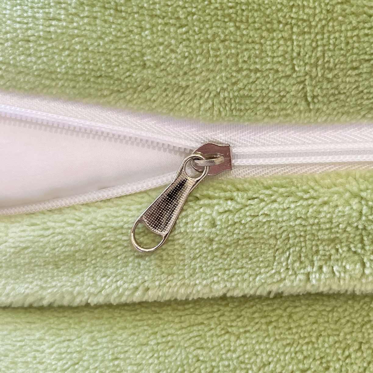 91家纺网 家纺一手货源 找家纺 如一 2025新款A类高克重牛奶绒印花三角针工艺四件套 流年绿